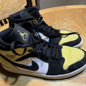Nike Air Jordan Shoes Retro Size 13 Yellow Basketball